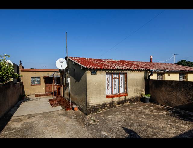 2 BEDROOM FREESTANDING FOR SALE IN MEADOWLANDS